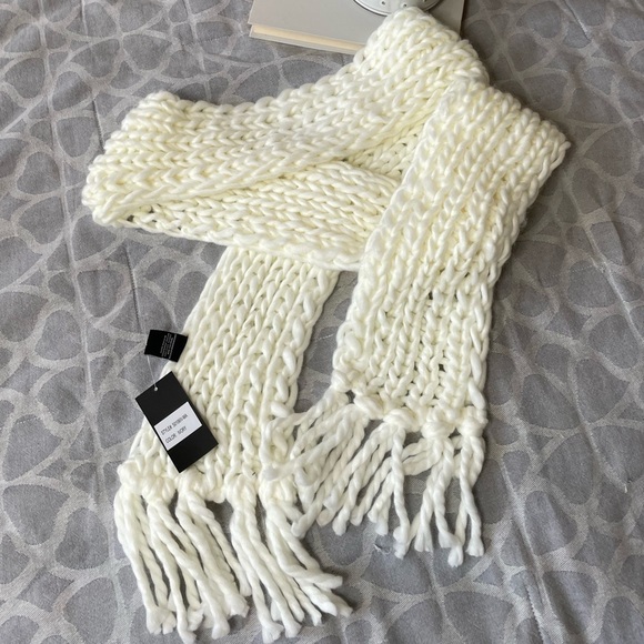 Nwt Marcus Adler Chunky Knit Ivory Scarf - Picture 2 of 3